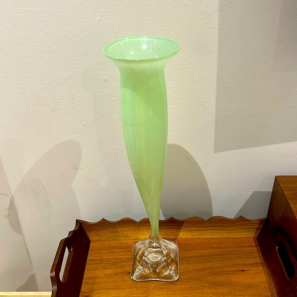 Signed Willsea O'Brien 20" pale green Hand Blown Art Glass Trumpet Vase